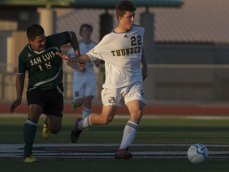 Soccer: DV vs San Luis